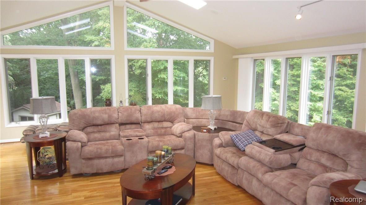 36050 Paddleford Road Farmington, MI 48331 - Photo 5 of 40 IMG_4875.JPG