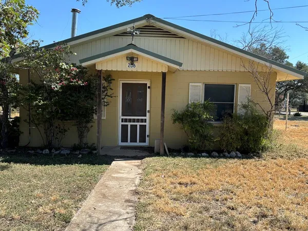 $155,000 | 306 South Broadway Street, Rocksprings, TX 78880