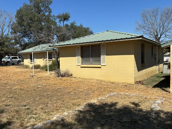 $155,000 | 306 South Broadway Street, Rocksprings, TX 78880