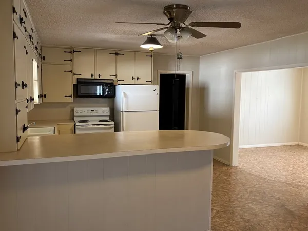 $155,000 | 306 South Broadway Street, Rocksprings, TX 78880