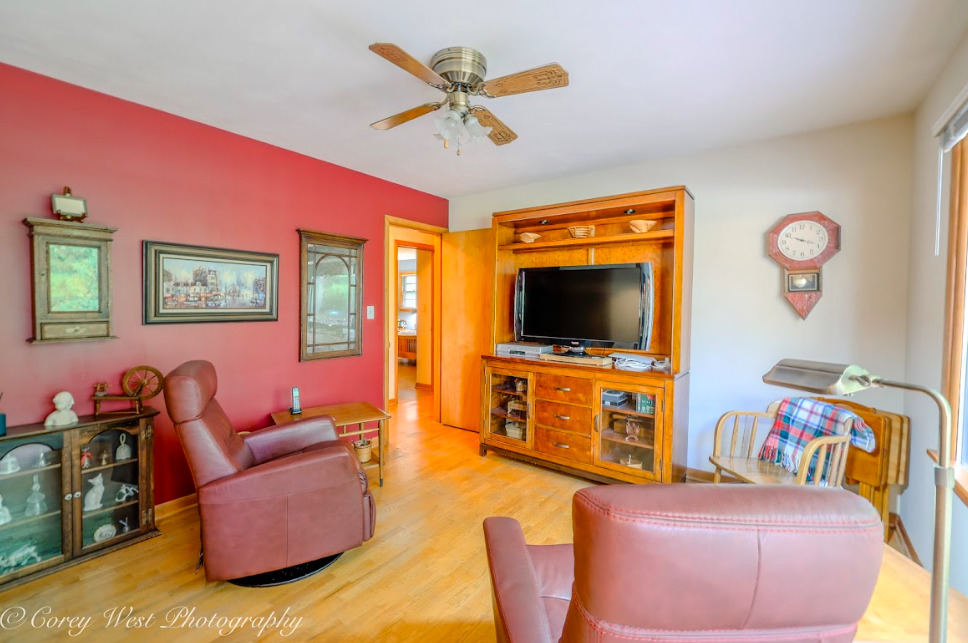 14028 Nichols Road Hebron, IL 60034 - Photo 20 of 94 a living room with furniture and a flat screen tv