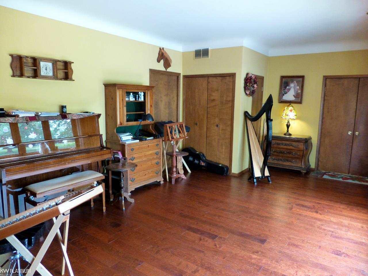 6240 County Line Road New Baltimore, MI 48047 - Photo 22 of 79 50079407-22.JPG