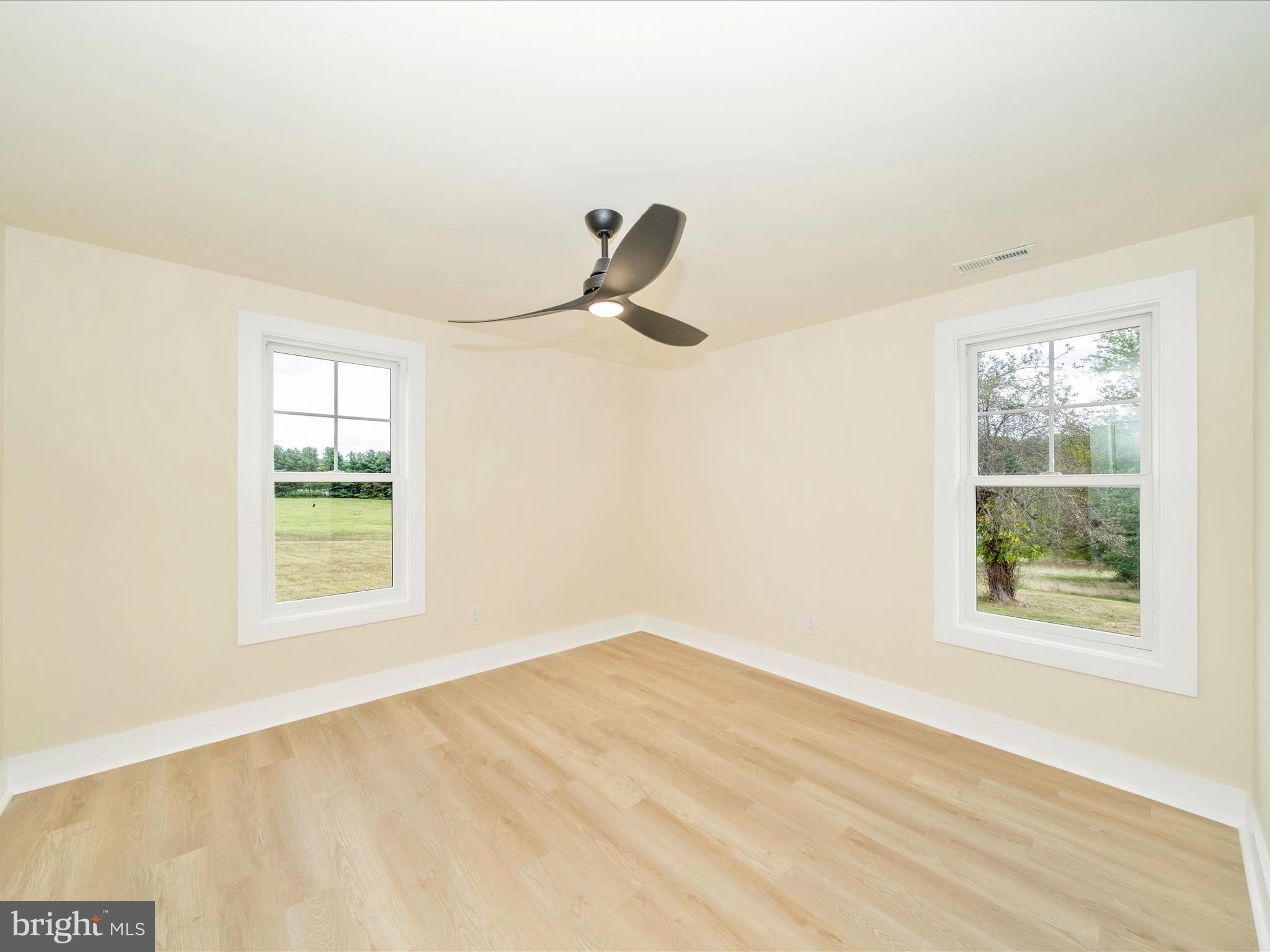 14901 New Windsor Road New Windsor, MD 21776 - Photo 19 of 75 an empty room with windows
