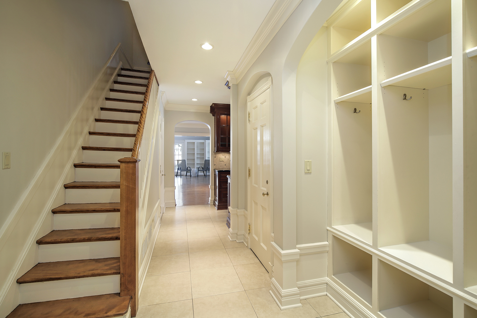 834 Valley Road Glencoe, IL 60022 - Photo 12 of 25 a view of entryway with furniture and wooden floor