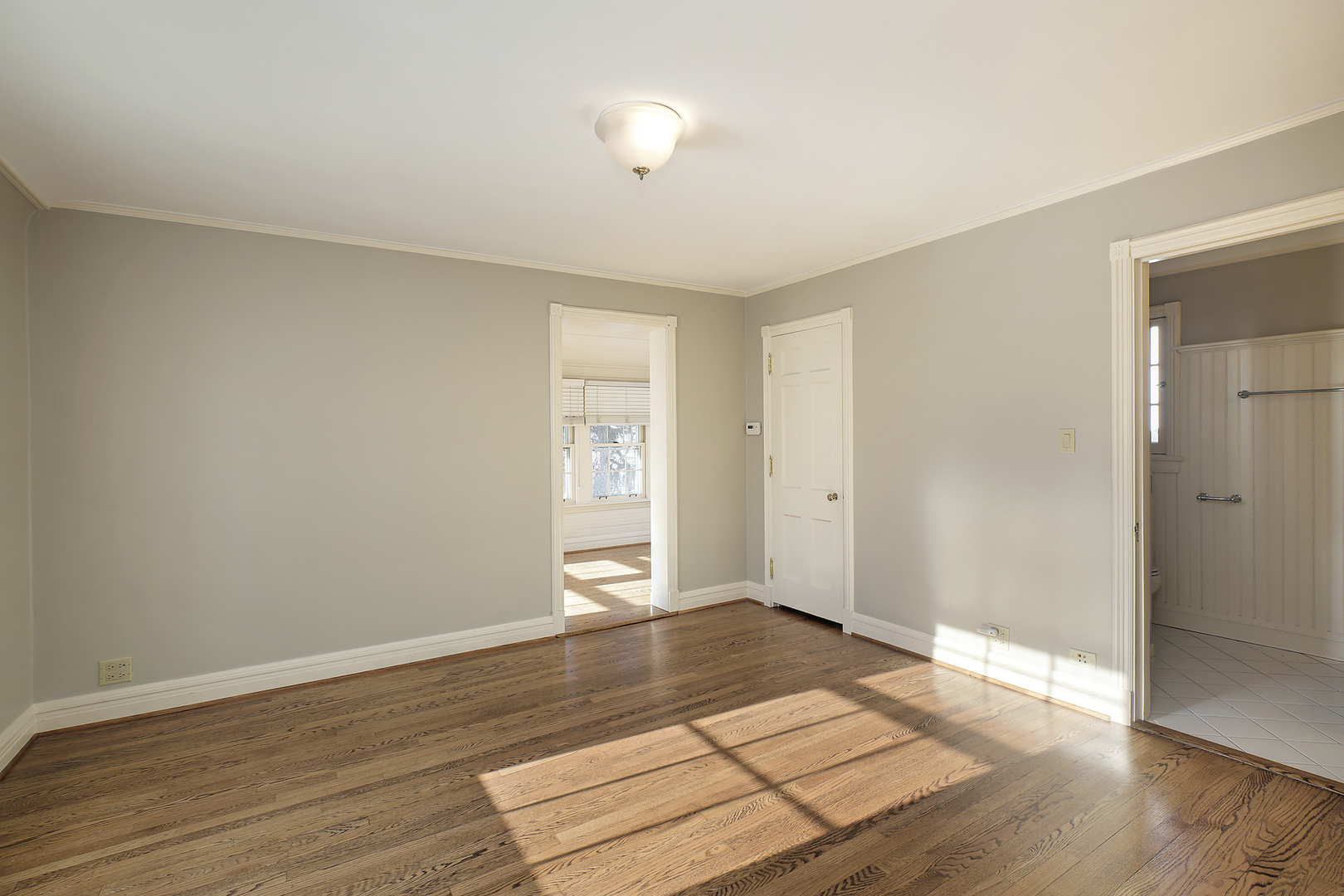834 Valley Road Glencoe, IL 60022 - Photo 17 of 25 an empty room with wooden floor and windows