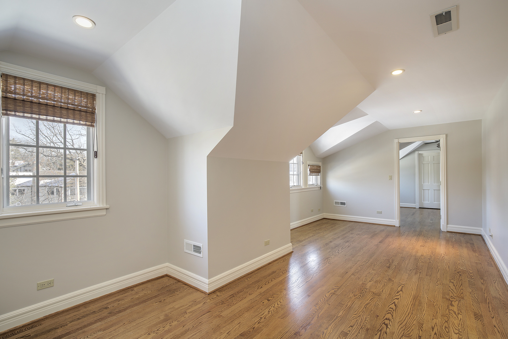 834 Valley Road Glencoe, IL 60022 - Photo 23 of 25 an empty room with wooden floor and windows