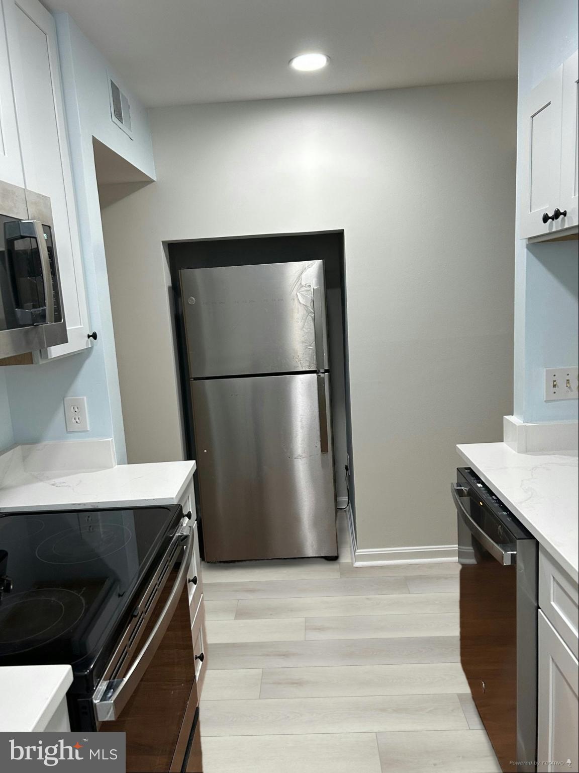 5823 Royal Ridge Drive, Unit D Springfield, VA 22152 - Photo 5 of 12 Modern kitchen with sleek appliances.