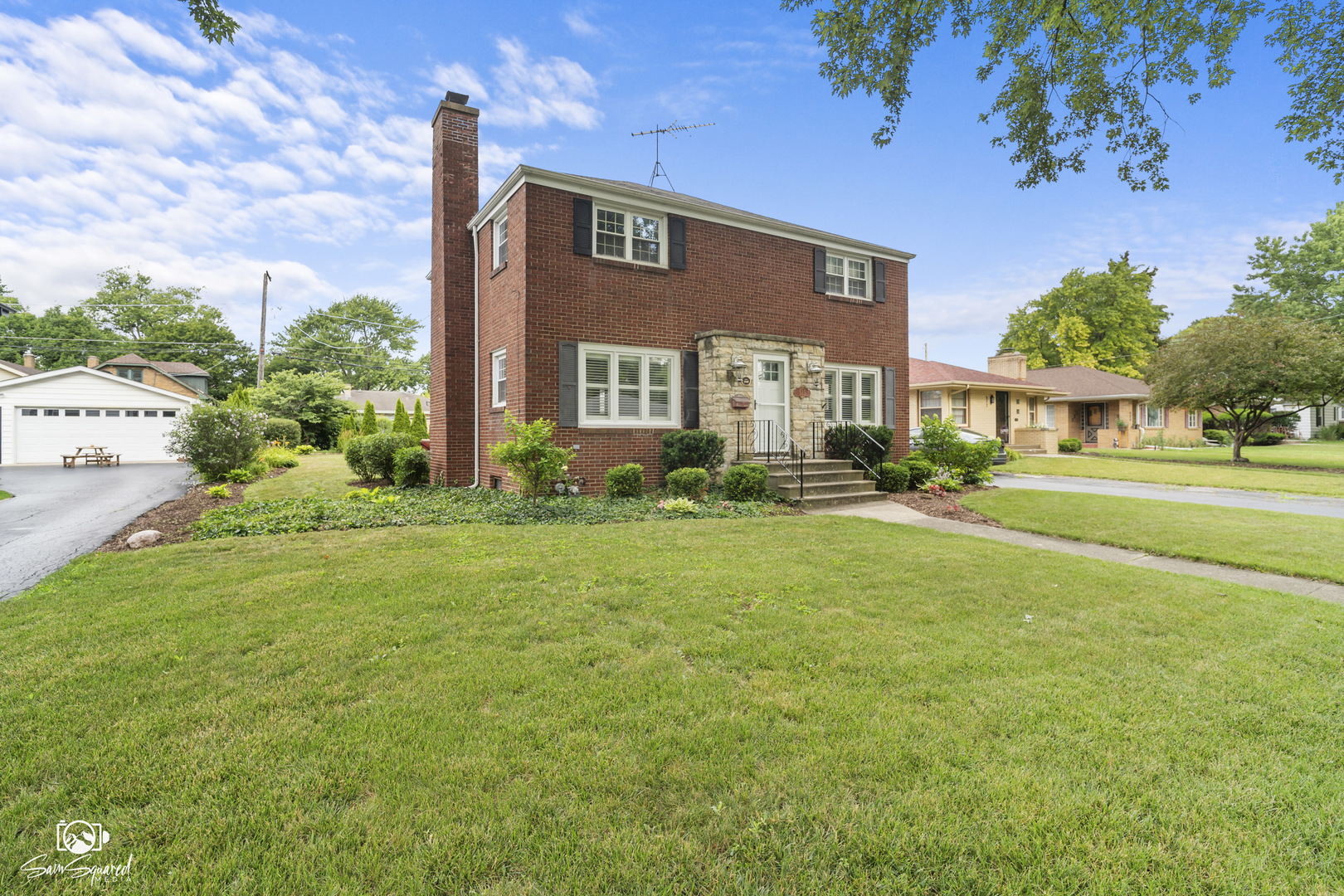 515 Cornelia Street Joliet, IL 60435 - Photo 3 of 28 a front view of a house with garden