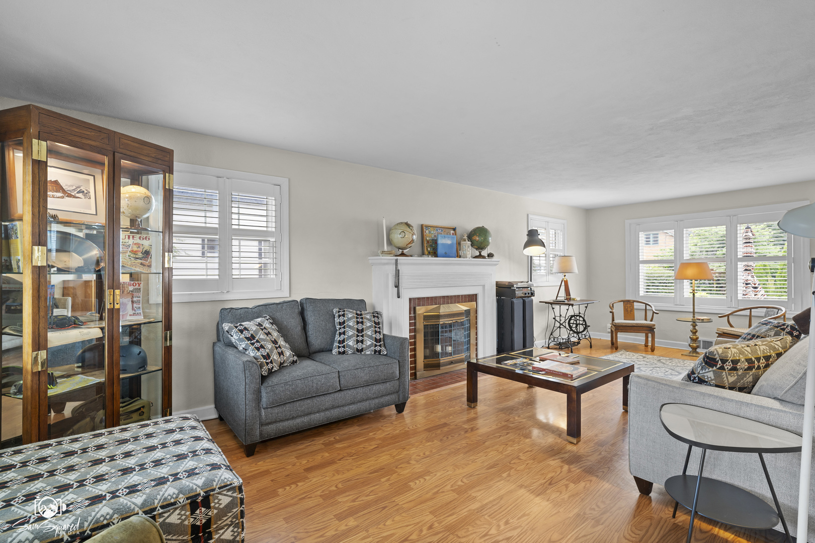 515 Cornelia Street Joliet, IL 60435 - Photo 10 of 28 a living room with furniture and a fireplace