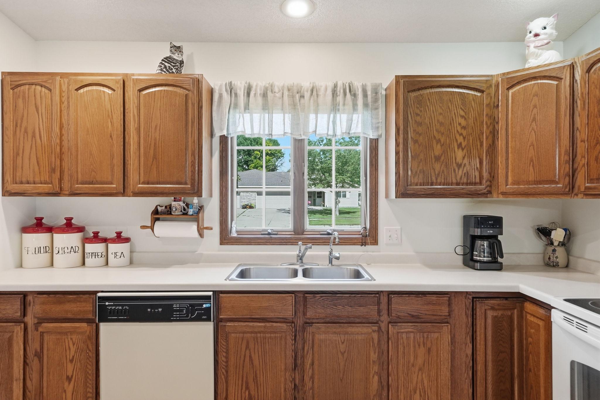 2706 9th Street Southwest Willmar, MN 56201 - Photo 10 of 36