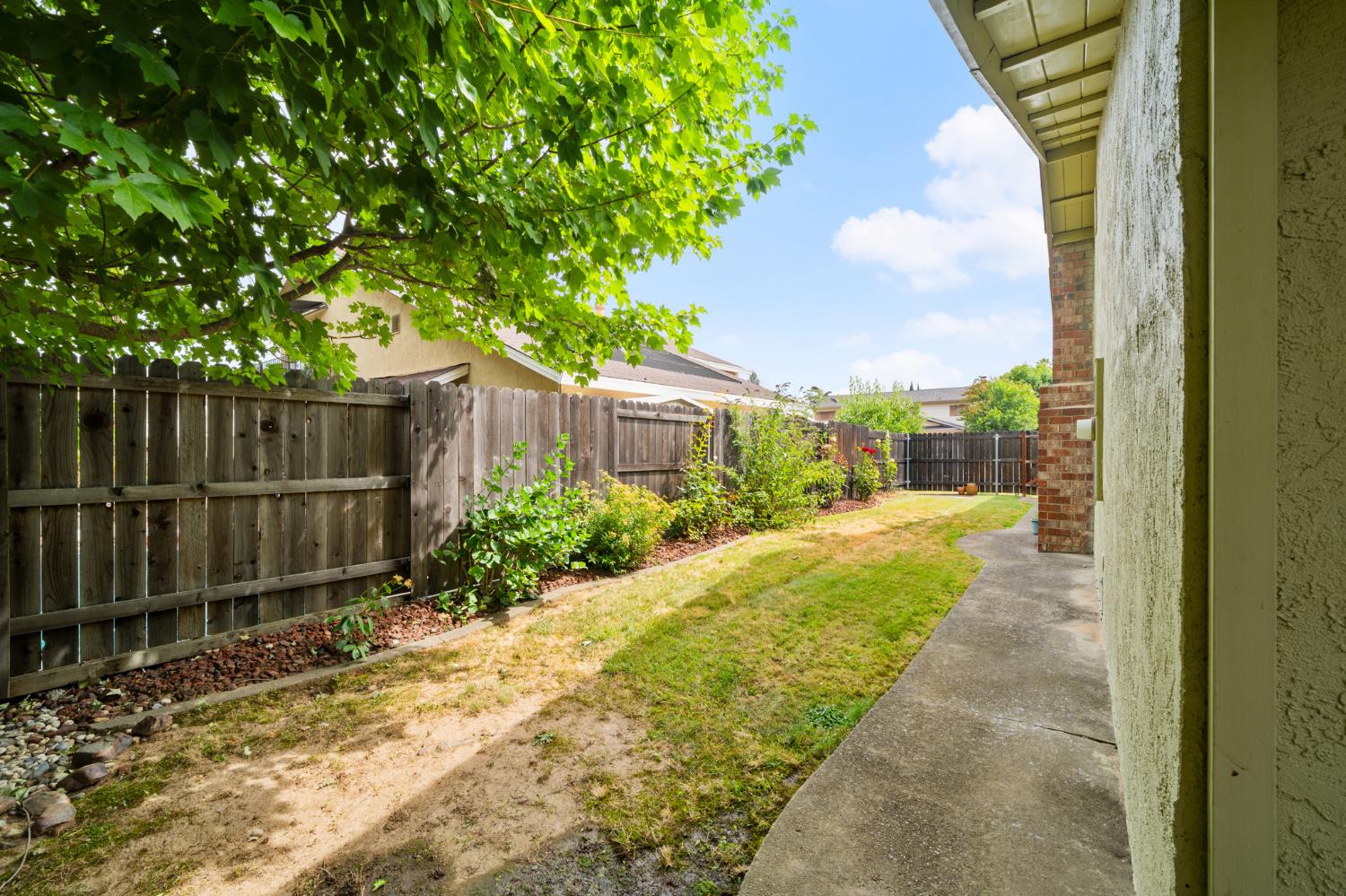 6930 Cobblestone Way Citrus Heights, CA 95621 - Photo 43 of 53 Side Yard