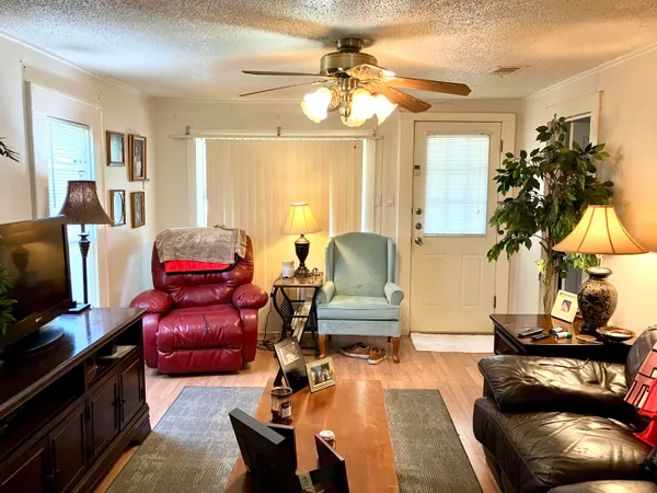 $1,500 | 708 Avenue South, Marble Falls, TX 78654