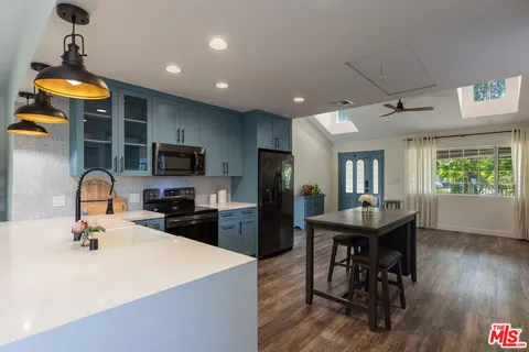 $899,000 | 8362 Shirley Avenue, Northridge, CA 91324
