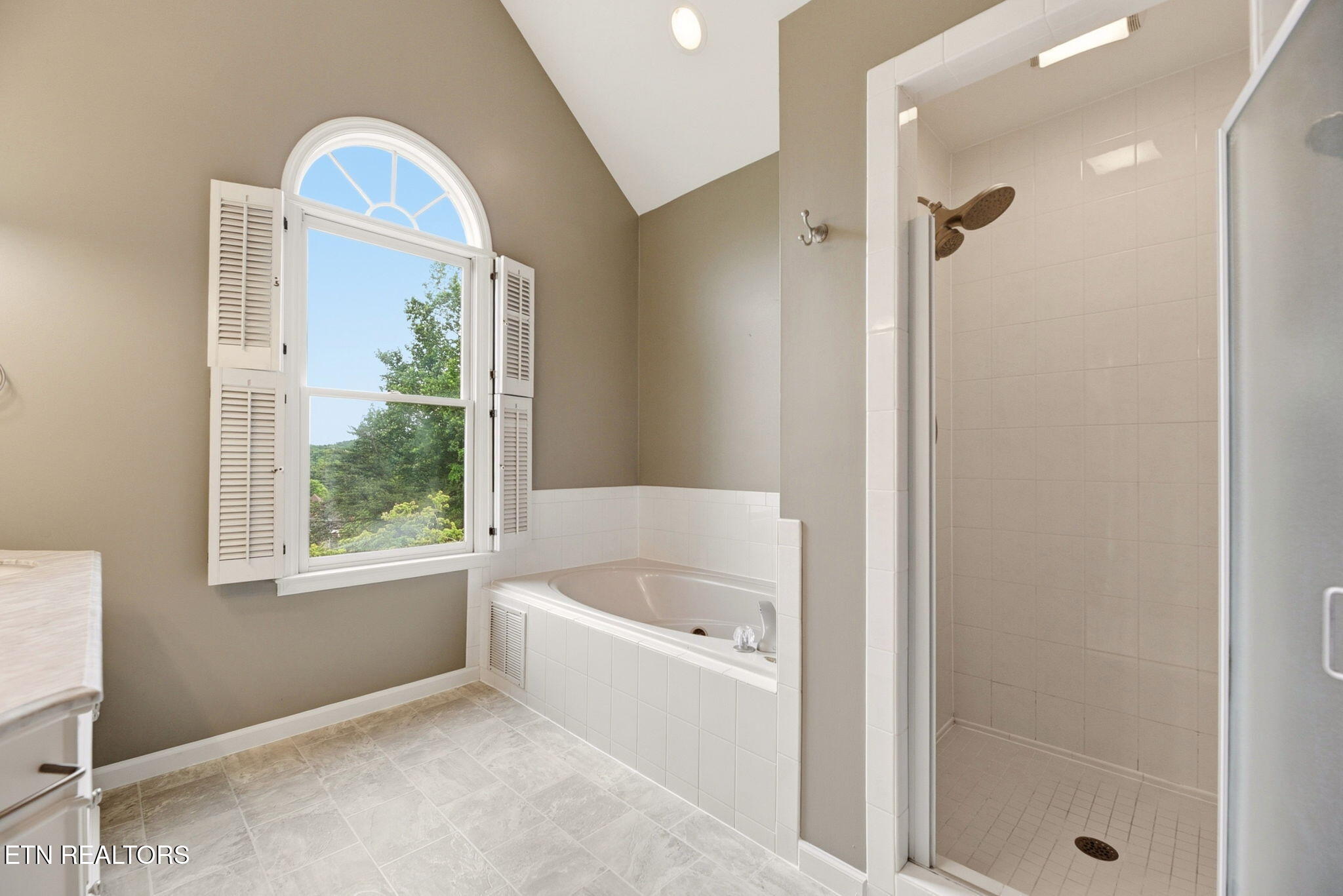 38 Riverside Drive Oak Ridge, TN 37830 - Photo 31 of 56 31-web-or-mls-DSC_5325