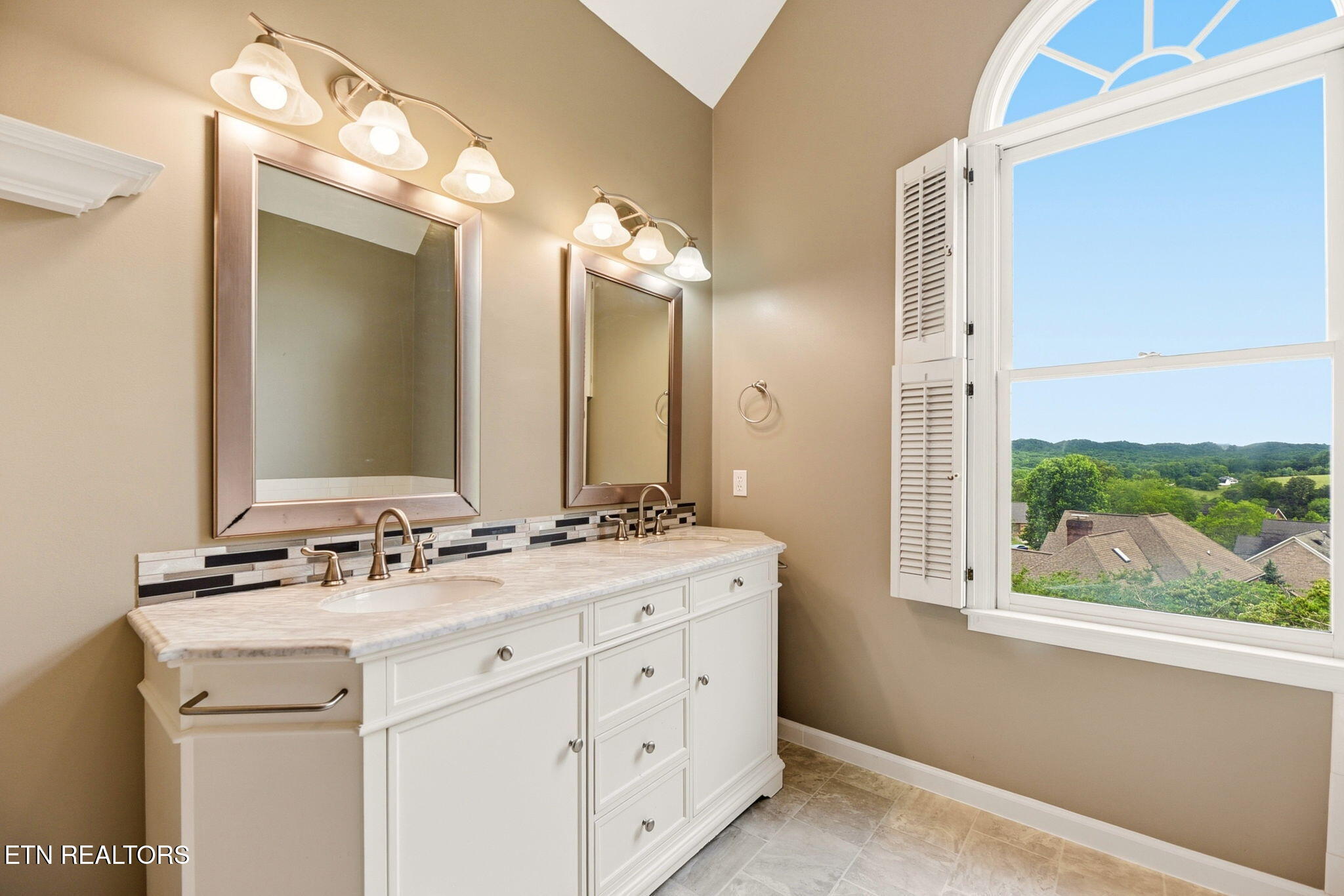 38 Riverside Drive Oak Ridge, TN 37830 - Photo 32 of 56 32-web-or-mls-DSC_5328