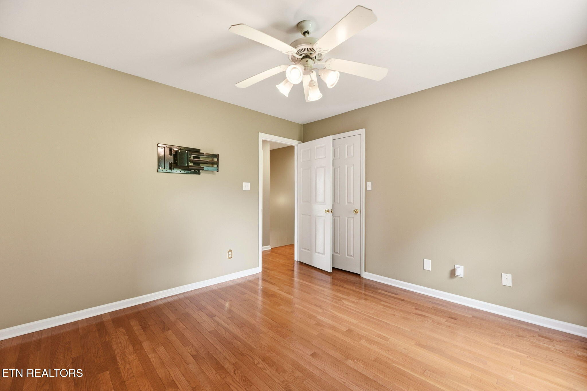 38 Riverside Drive Oak Ridge, TN 37830 - Photo 35 of 56 35-web-or-mls-DSC_5334