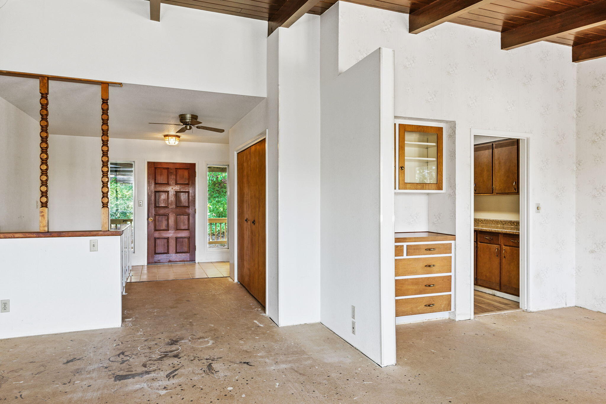 975 Applegate Street Jacksonville, OR 97530 - Photo 7 of 46 7-Entry