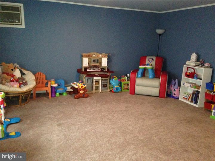 300 Heathcliffe Road Abington, PA 19006 - Photo 16 of 17