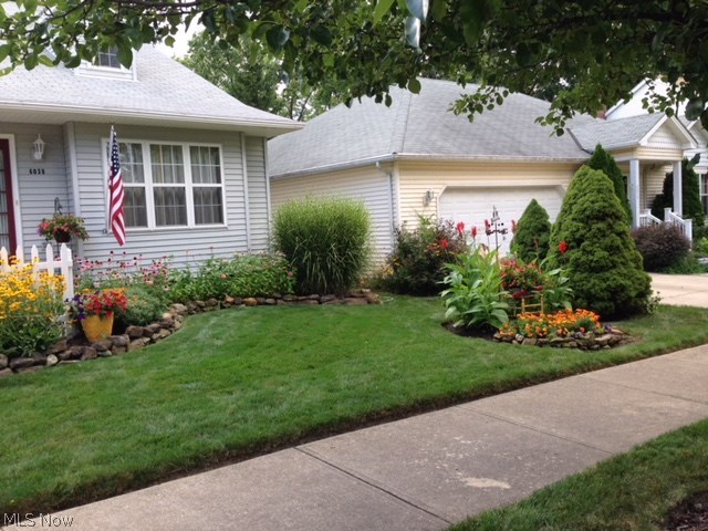 6038 Ravine Boulevard Parma, OH 44134 - Photo 24 of 26 Summer view of landscaping