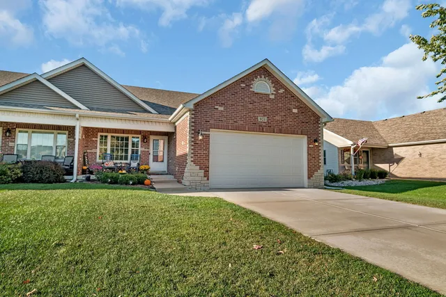 $325,000 | 921 Casey Drive, Minooka, IL 60447