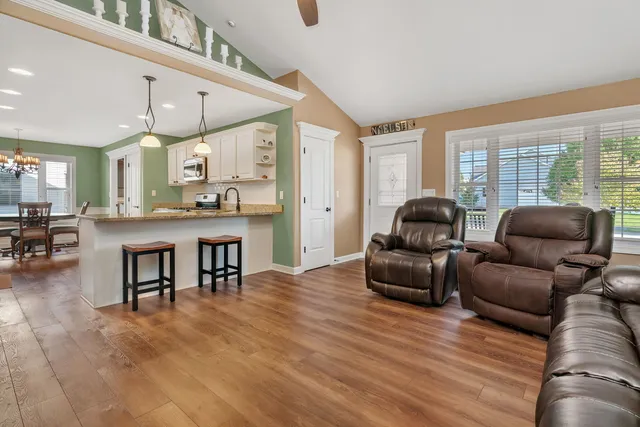 $325,000 | 921 Casey Drive, Minooka, IL 60447