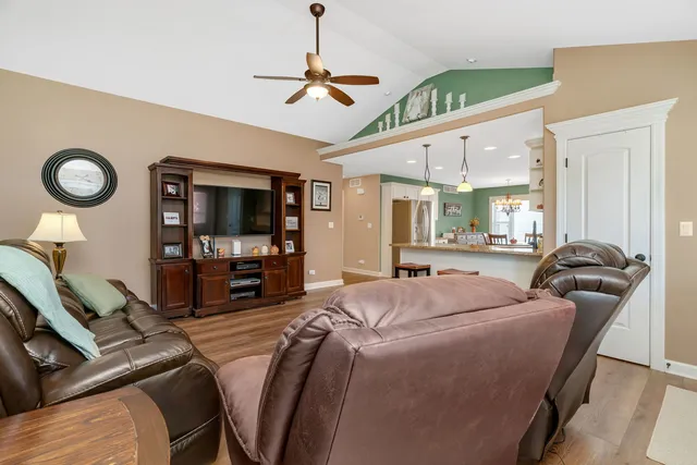 $325,000 | 921 Casey Drive, Minooka, IL 60447