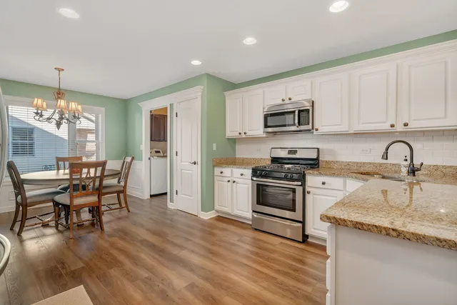 $325,000 | 921 Casey Drive, Minooka, IL 60447