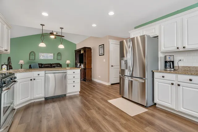 $325,000 | 921 Casey Drive, Minooka, IL 60447