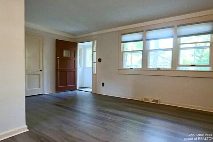 611 Robin Road Ann Arbor, MI 48103 - Photo 8 of 31 09 b