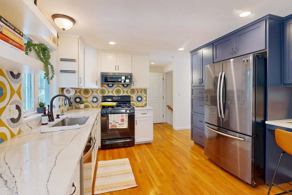 995 Trapelo Road, Unit 3 Waltham, MA 02452 - Photo 4 of 30