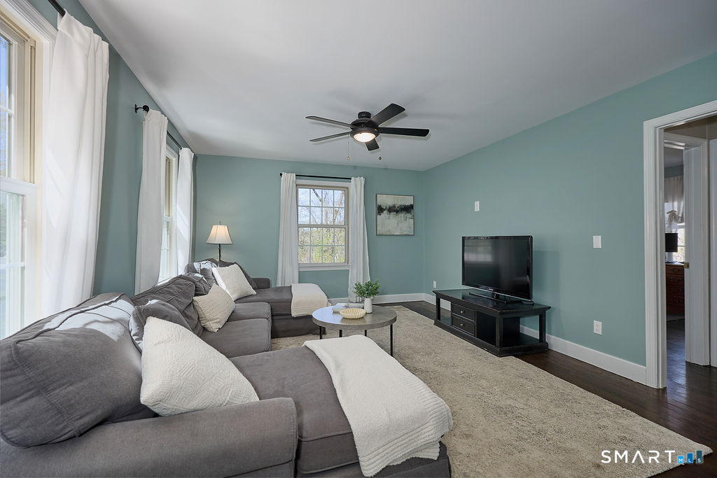 19 Evergreen Place Ridgefield, CT 06877 - Photo 4 of 36