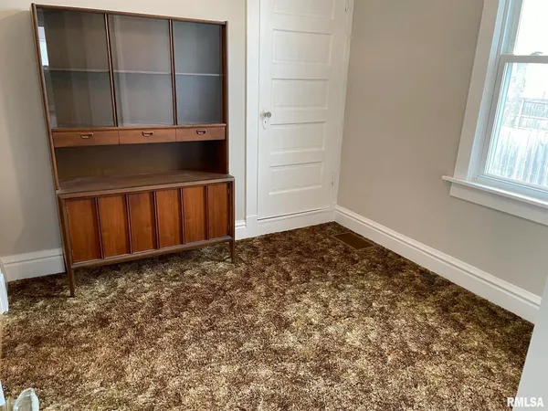 an empty room with window