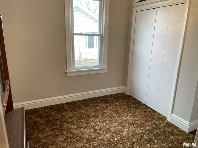 $1,100 | 2206 Pacific Street, Davenport, IA 52804