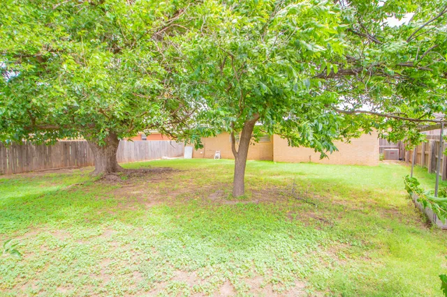 $99,000 | 105 J B Avenue, Floydada, TX 79235