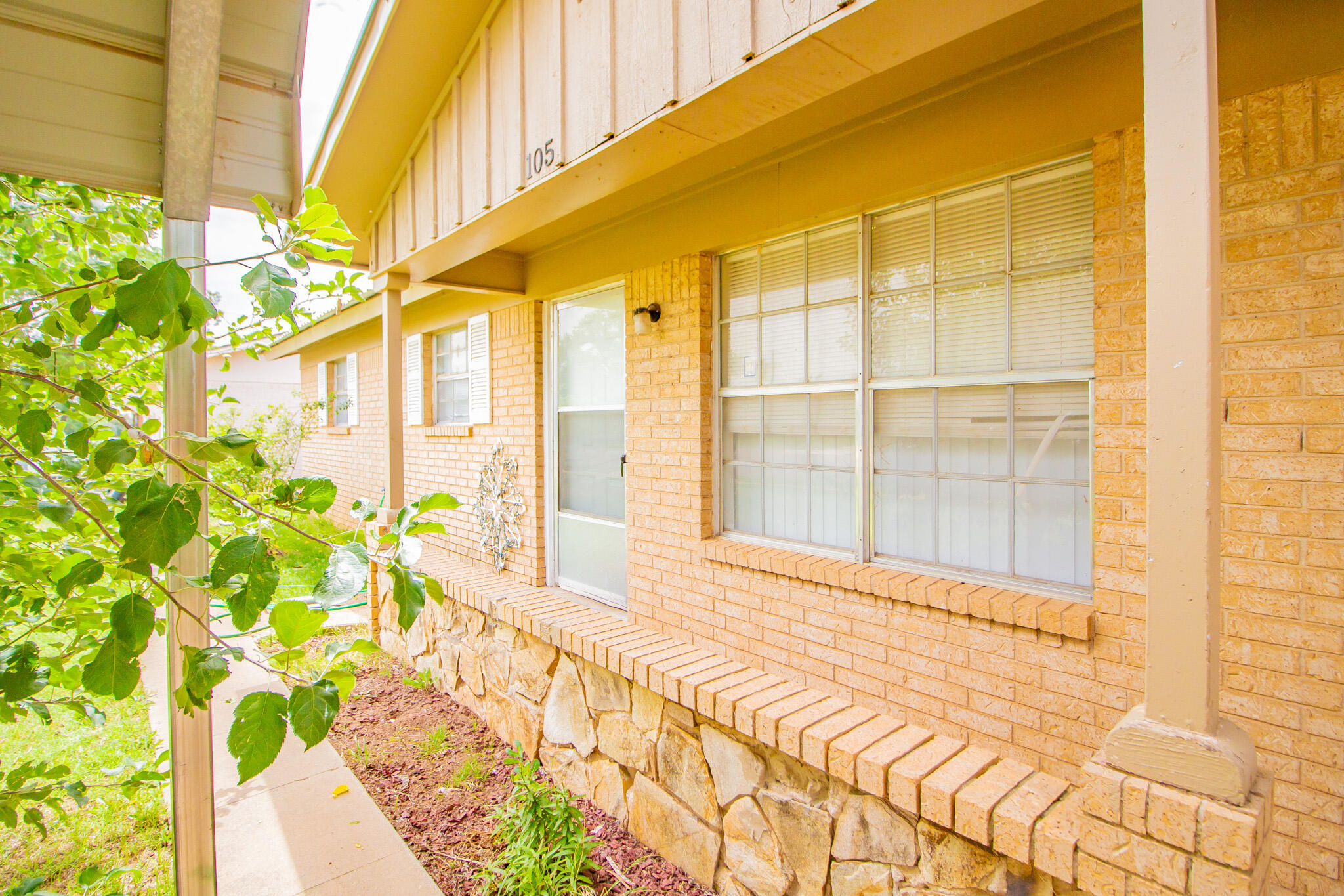 105 J B Avenue Floydada, TX 79235 - Photo 3 of 20