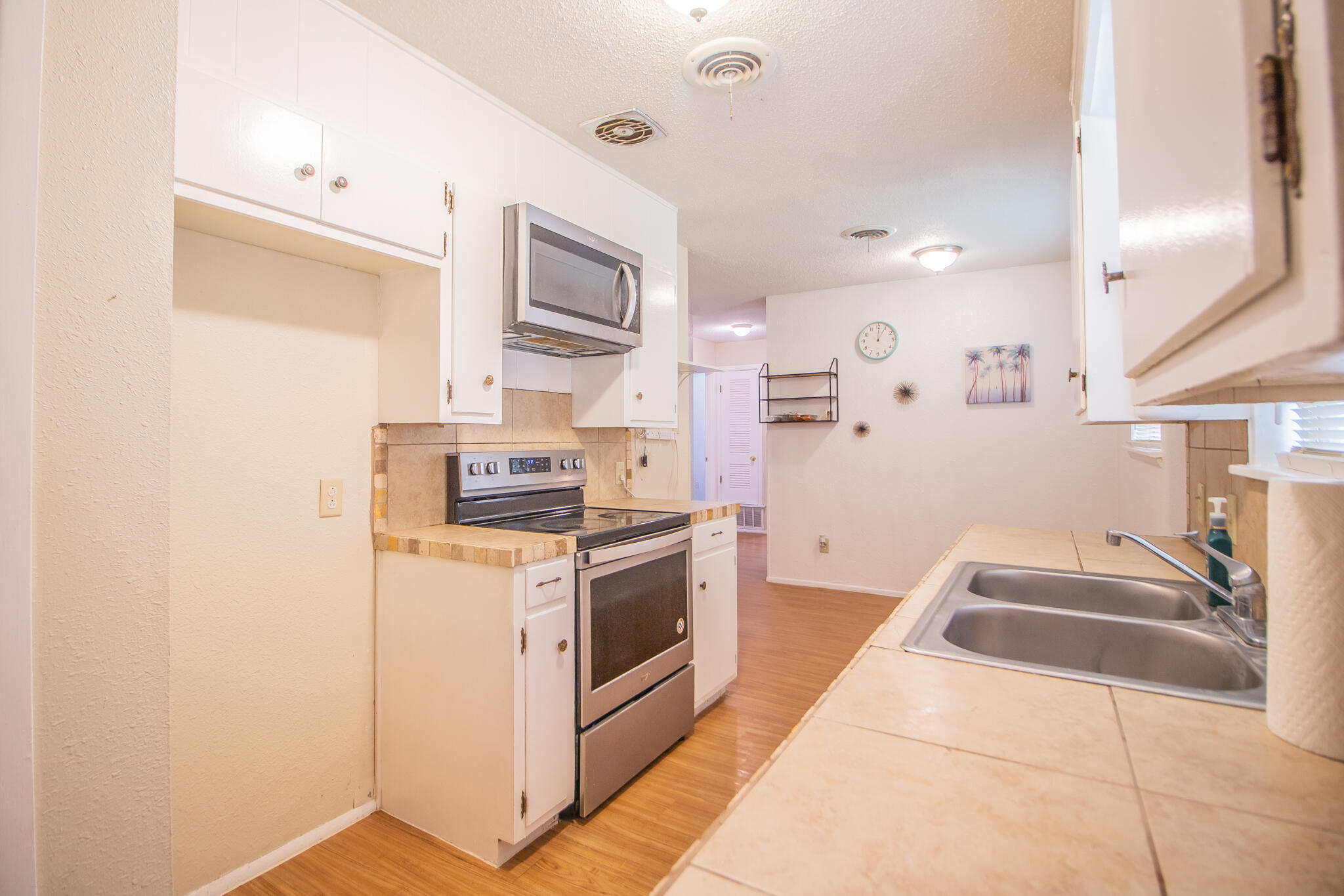 105 J B Avenue Floydada, TX 79235 - Photo 9 of 20 a kitchen with stainless steel appliances granite countertop a stove and a sink