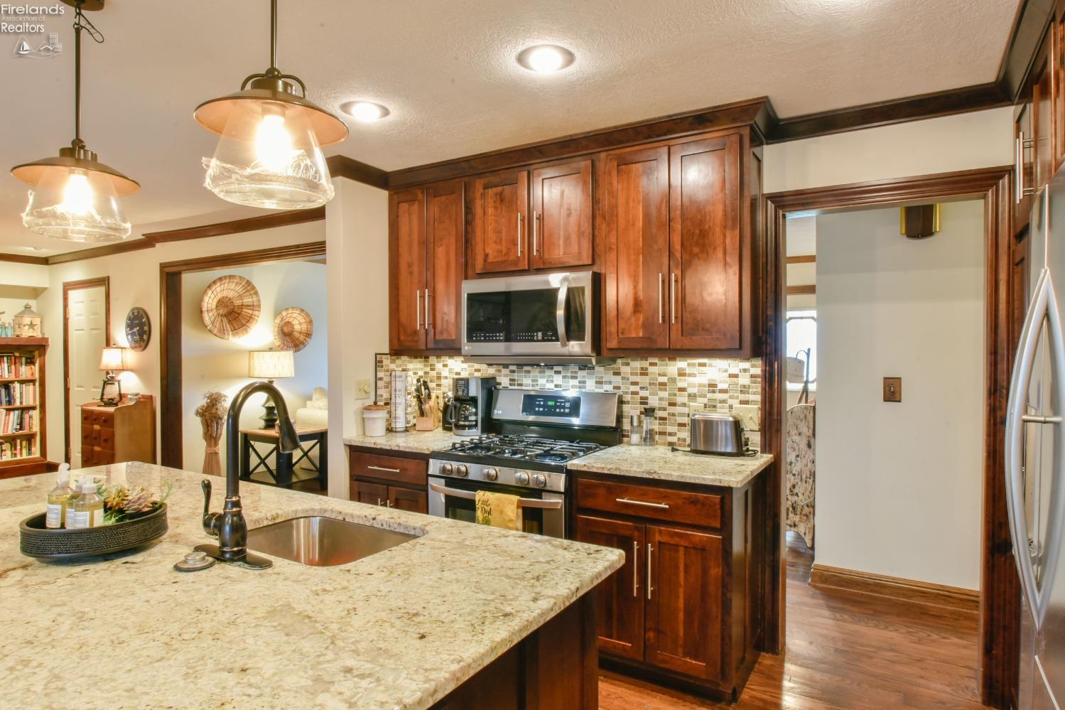 938 Church Road Lakeside Marblehead, OH 43440 - Photo 11 of 31 Gallery Image 11