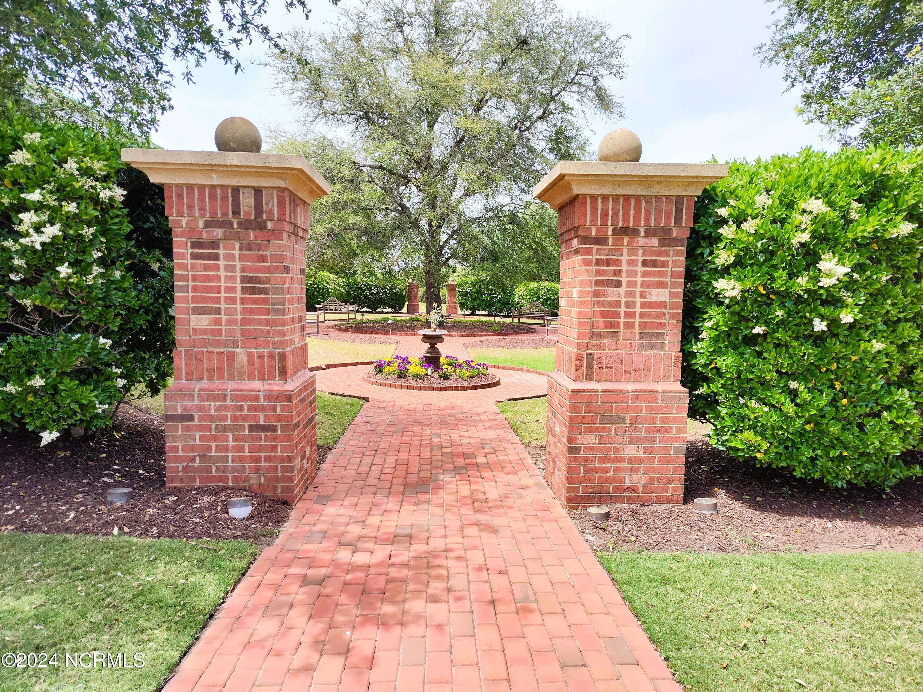 214 Colleton Square Newport, NC 28570 - Photo 18 of 20 Courtyard