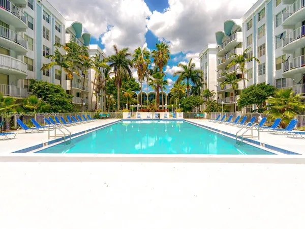 $1,750 | 484 Northwest 165th St Road, Unit A412, Miami, FL 33169