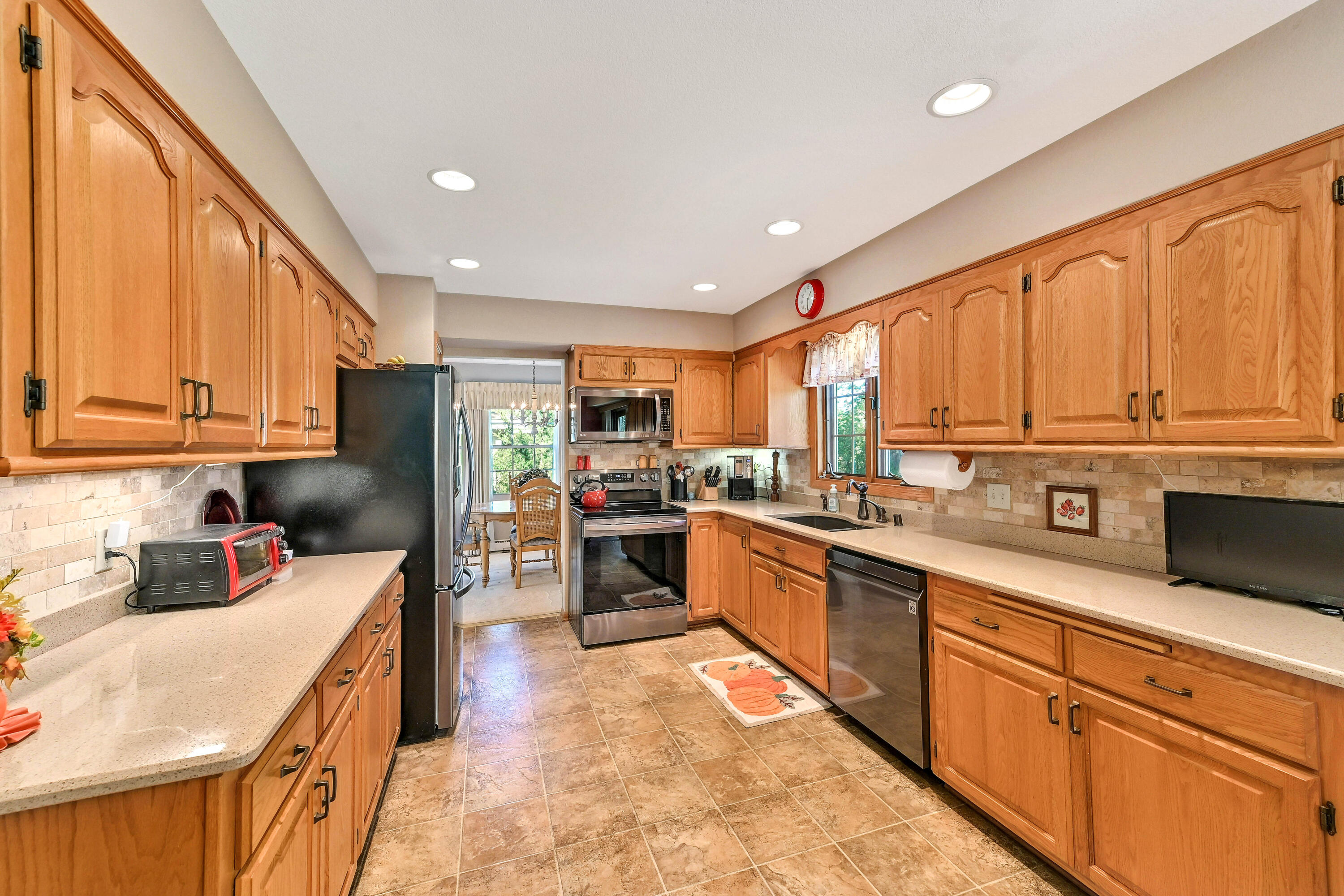 6530 South 116th Street Franklin, WI 53132 - Photo 17 of 38 DZ6530-13