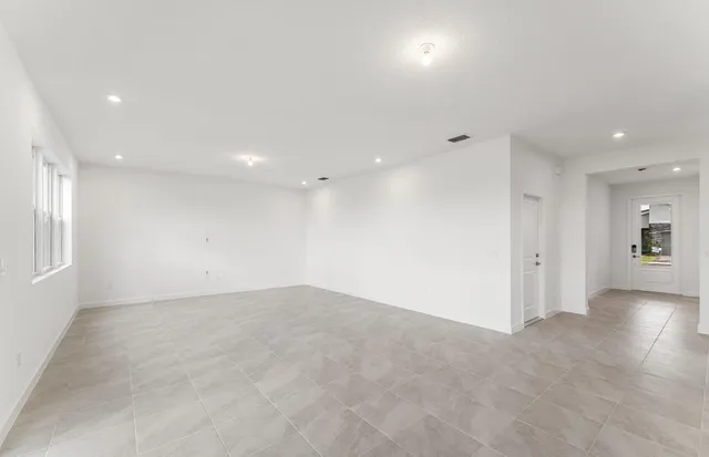 an empty room with windows and pillars in it