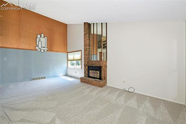 644 Red Cliff Road Colorado Springs, CO 80906 - Photo 7 of 38