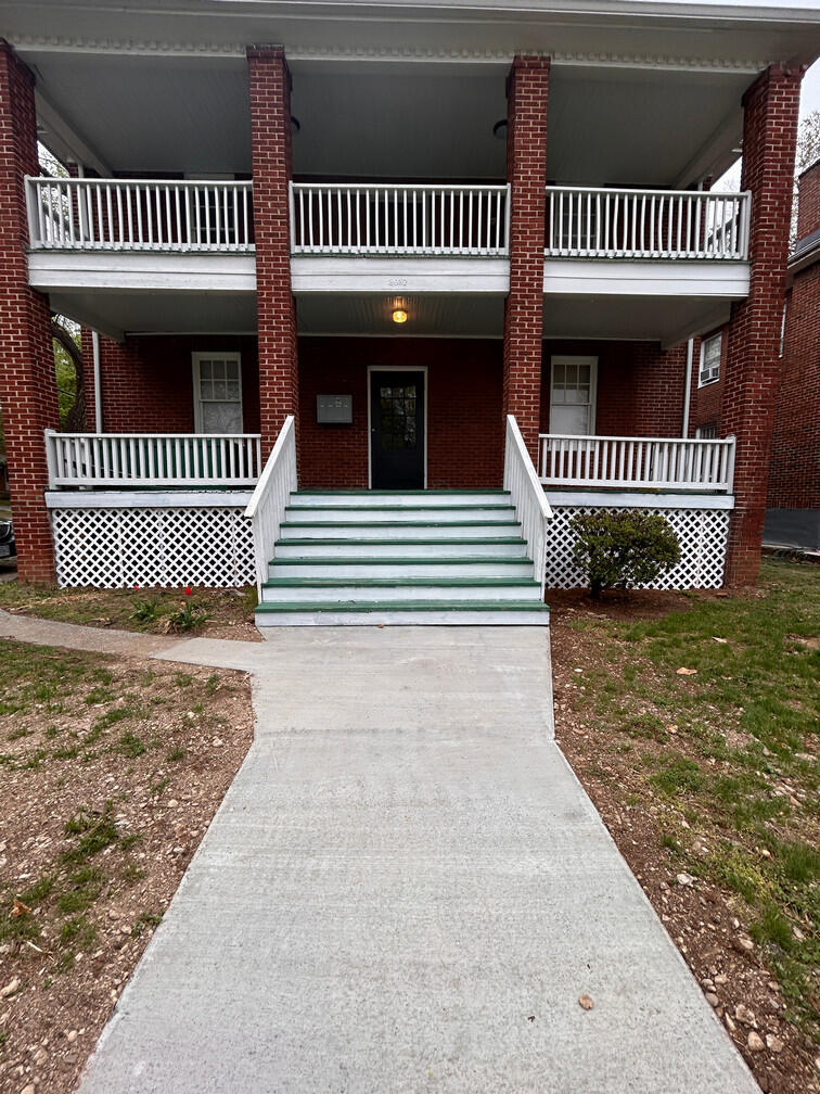 2037 Laburnum Avenue Southwest, Unit 2 Roanoke, VA 24015 - Photo 1 of 20 Front Ext Apr 2025(2)