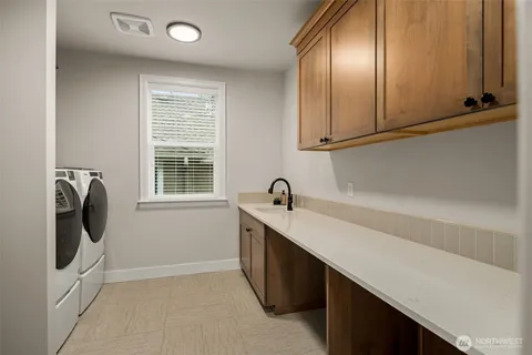 $3,099,950 | 24480 Northeast 19th Place, Sammamish, WA 98074