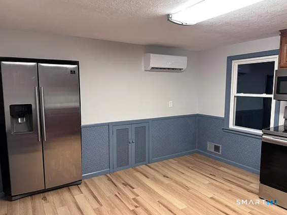 81 Middlefield Street Middletown, CT 06457 - Photo 2 of 10