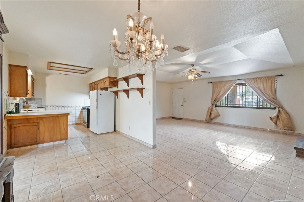 17214 Crescent Drive Madera, CA 93638 - Photo 11 of 35