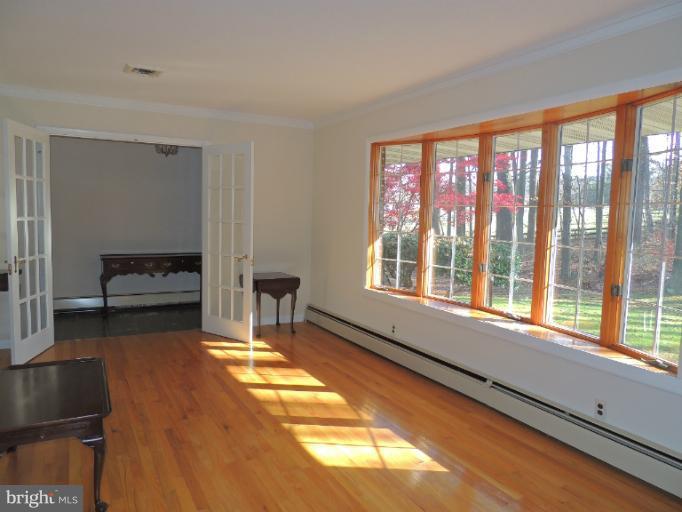 2912 Dublin Road Street, MD 21154 - Photo 10 of 30 Living Room