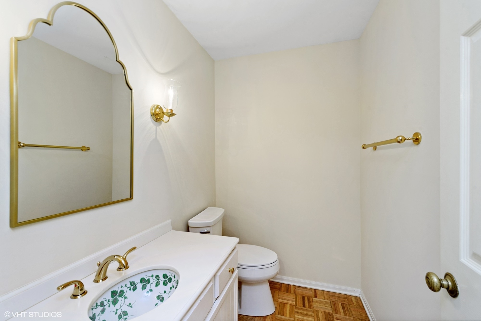 154 Timber Ridge Lane Lake Barrington, IL 60010 - Photo 12 of 26 a bathroom with a sink and toilet