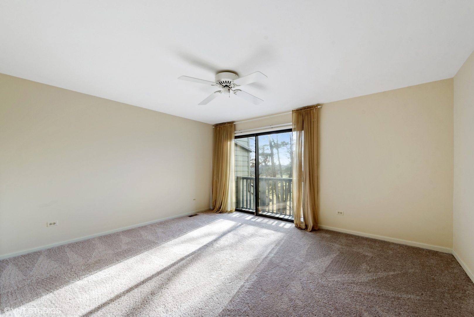 154 Timber Ridge Lane Lake Barrington, IL 60010 - Photo 13 of 26 a view of an empty room with a window