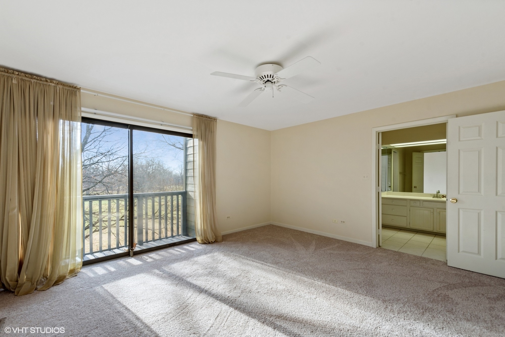154 Timber Ridge Lane Lake Barrington, IL 60010 - Photo 14 of 26 a view of an empty room with a window